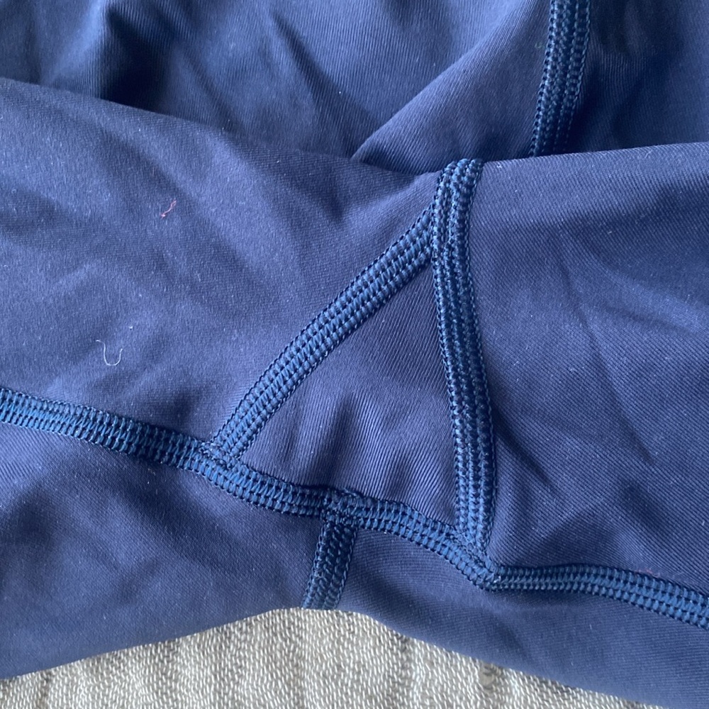 Lululemon navy wunder under - size 10 - Picture 3 of 5